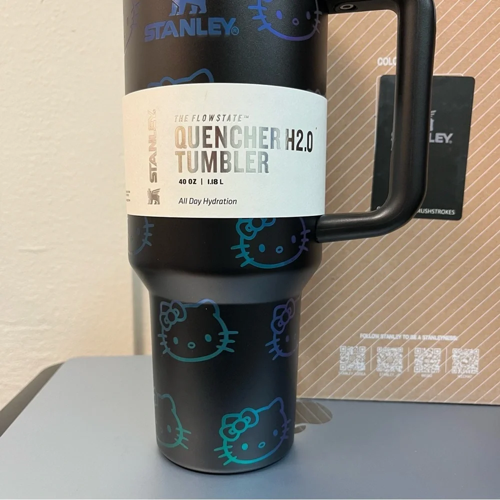 Stanley hello kitty Black and multicolor Quencher H2.0 Tumbler 40 oz - Picture 3 of 7